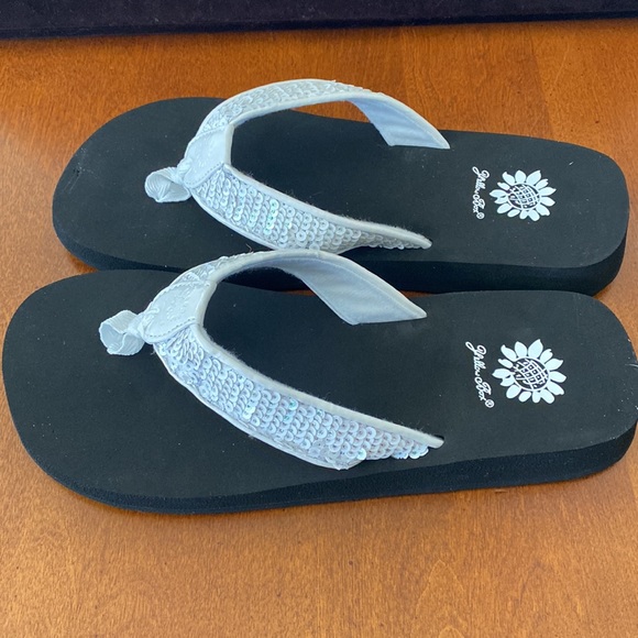 Yellow Box Shoes - Yellow Box Catrina Flip Flops